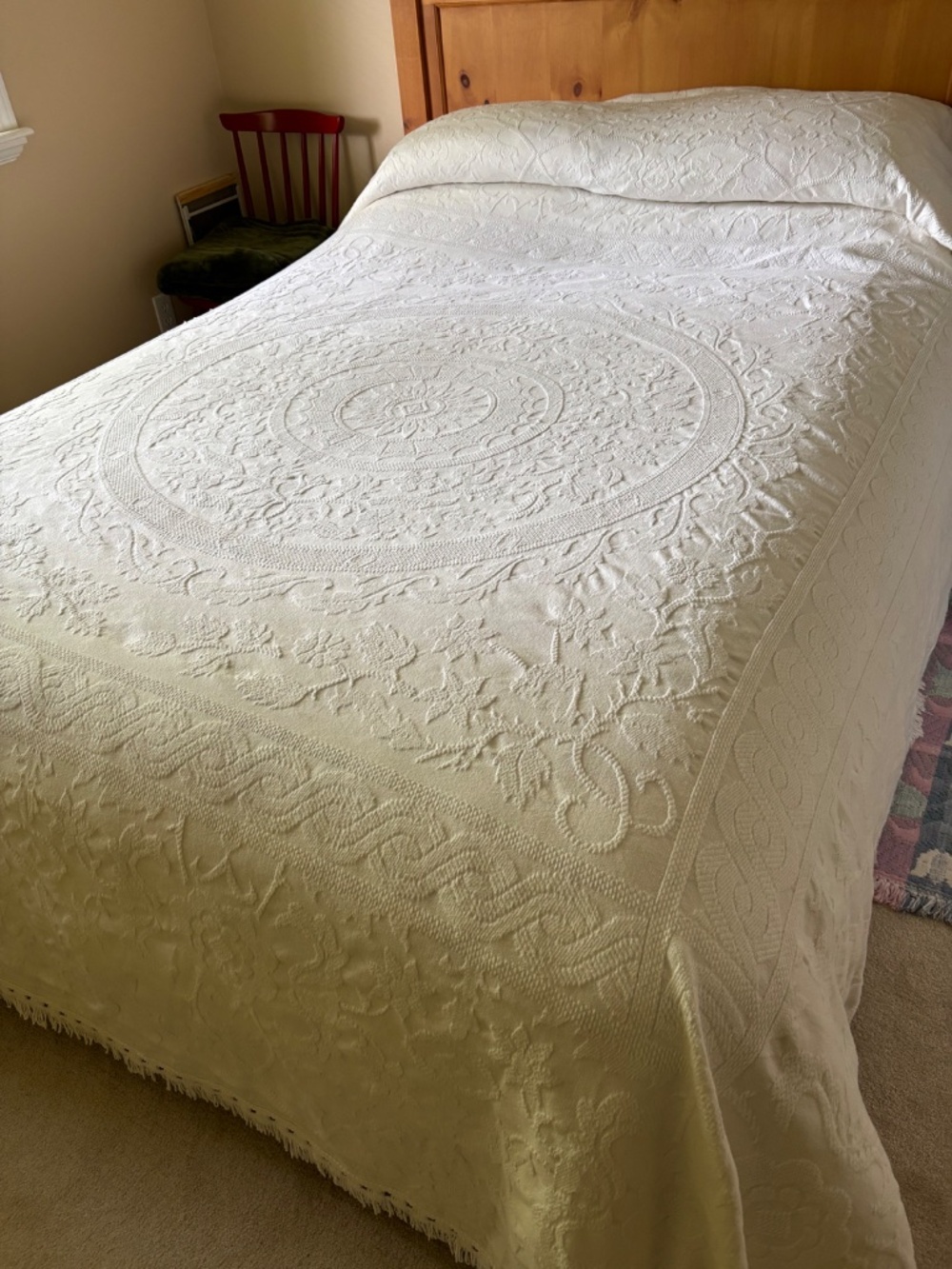 Crown Crafts Queen Bedspread Cotton Antoinette